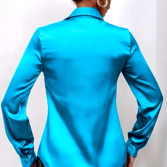 Caribbean BlueTwist Front Blouse - Picture 14 of 15